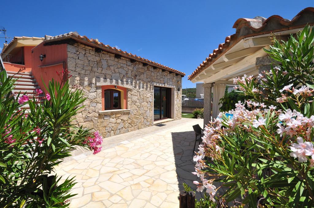 Affittacamere B&B La Villa Dei Graniti วิลลัสซีมีอุส ภายนอก รูปภาพ