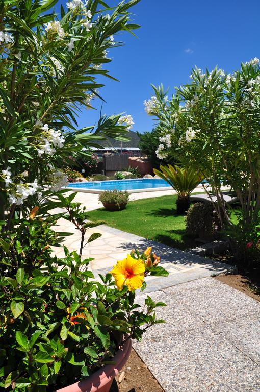 Affittacamere B&B La Villa Dei Graniti วิลลัสซีมีอุส ภายนอก รูปภาพ