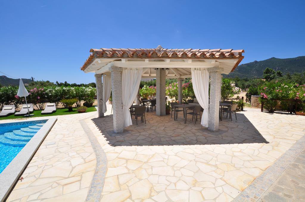 Affittacamere B&B La Villa Dei Graniti วิลลัสซีมีอุส ภายนอก รูปภาพ