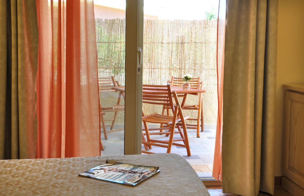 Affittacamere B&B La Villa Dei Graniti วิลลัสซีมีอุส ห้อง รูปภาพ