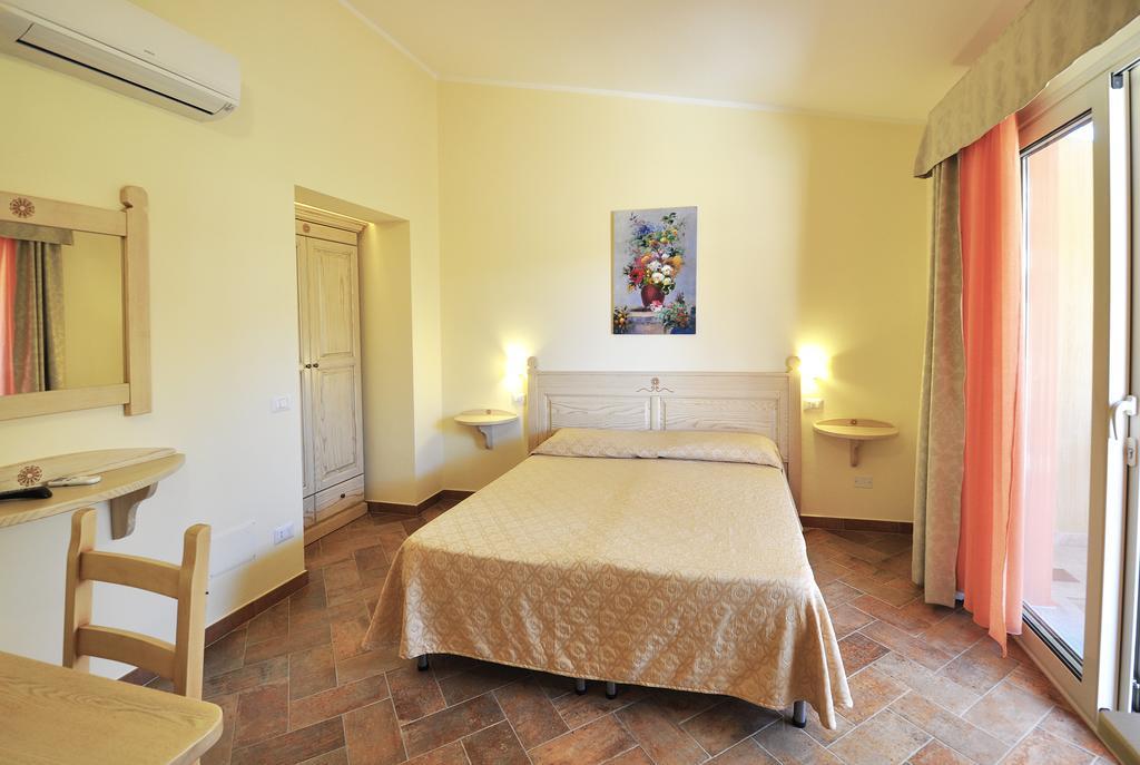 Affittacamere B&B La Villa Dei Graniti วิลลัสซีมีอุส ห้อง รูปภาพ