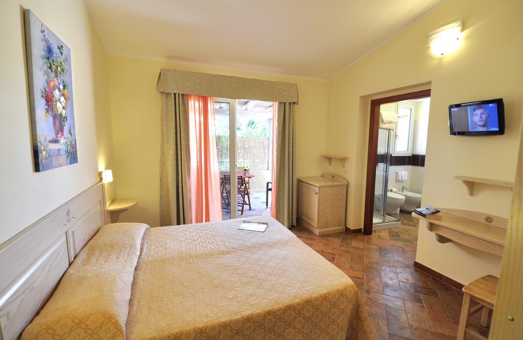 Affittacamere B&B La Villa Dei Graniti วิลลัสซีมีอุส ห้อง รูปภาพ