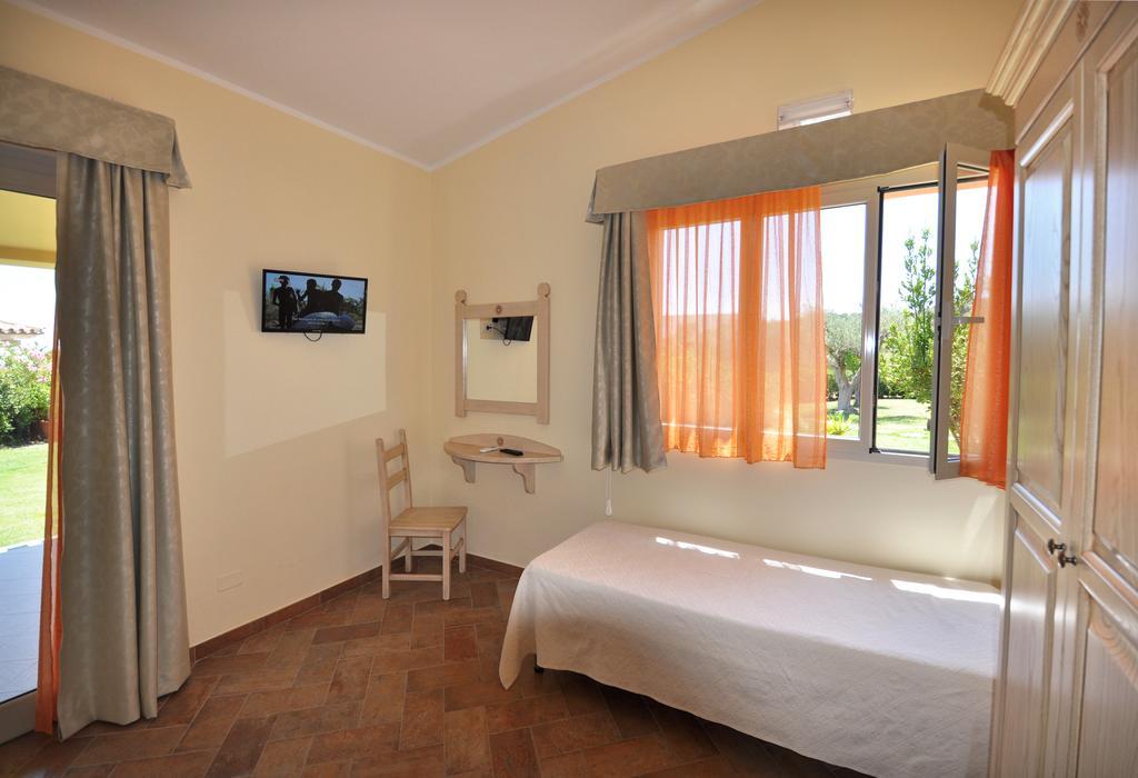 Affittacamere B&B La Villa Dei Graniti วิลลัสซีมีอุส ภายนอก รูปภาพ