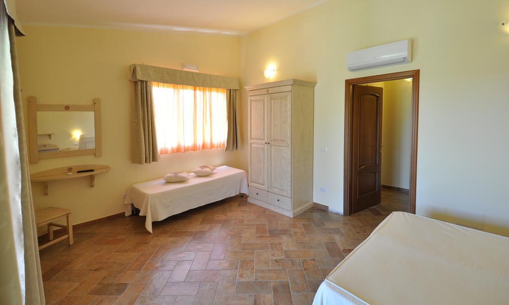 Affittacamere B&B La Villa Dei Graniti วิลลัสซีมีอุส ห้อง รูปภาพ