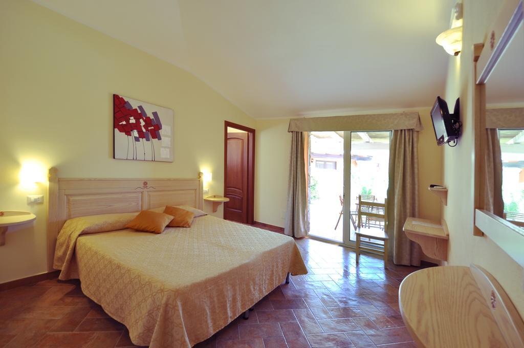 Affittacamere B&B La Villa Dei Graniti วิลลัสซีมีอุส ห้อง รูปภาพ