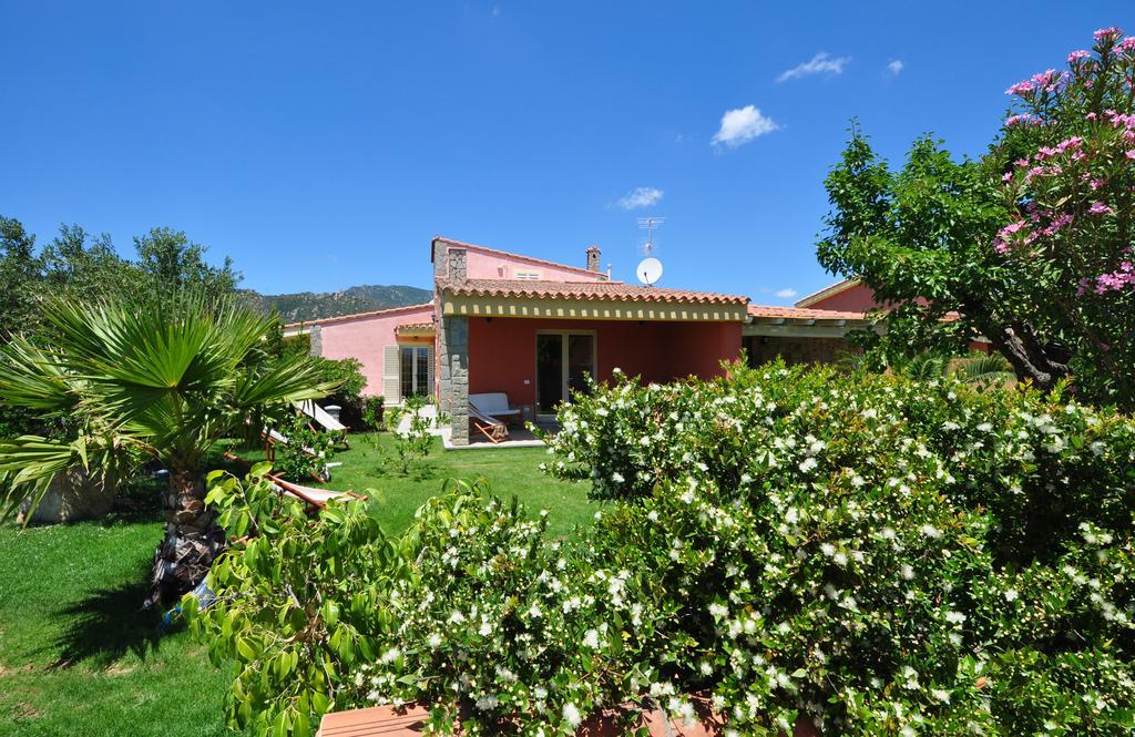 Affittacamere B&B La Villa Dei Graniti วิลลัสซีมีอุส ภายนอก รูปภาพ