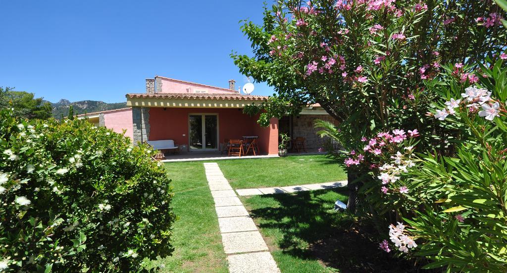 Affittacamere B&B La Villa Dei Graniti วิลลัสซีมีอุส ภายนอก รูปภาพ