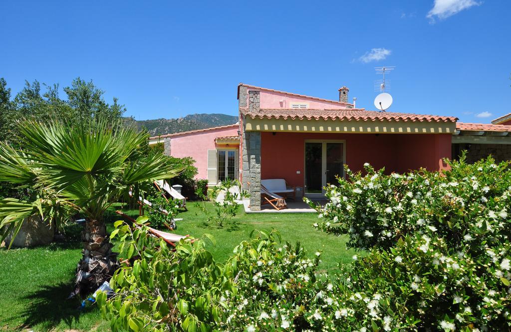 Affittacamere B&B La Villa Dei Graniti วิลลัสซีมีอุส ภายนอก รูปภาพ