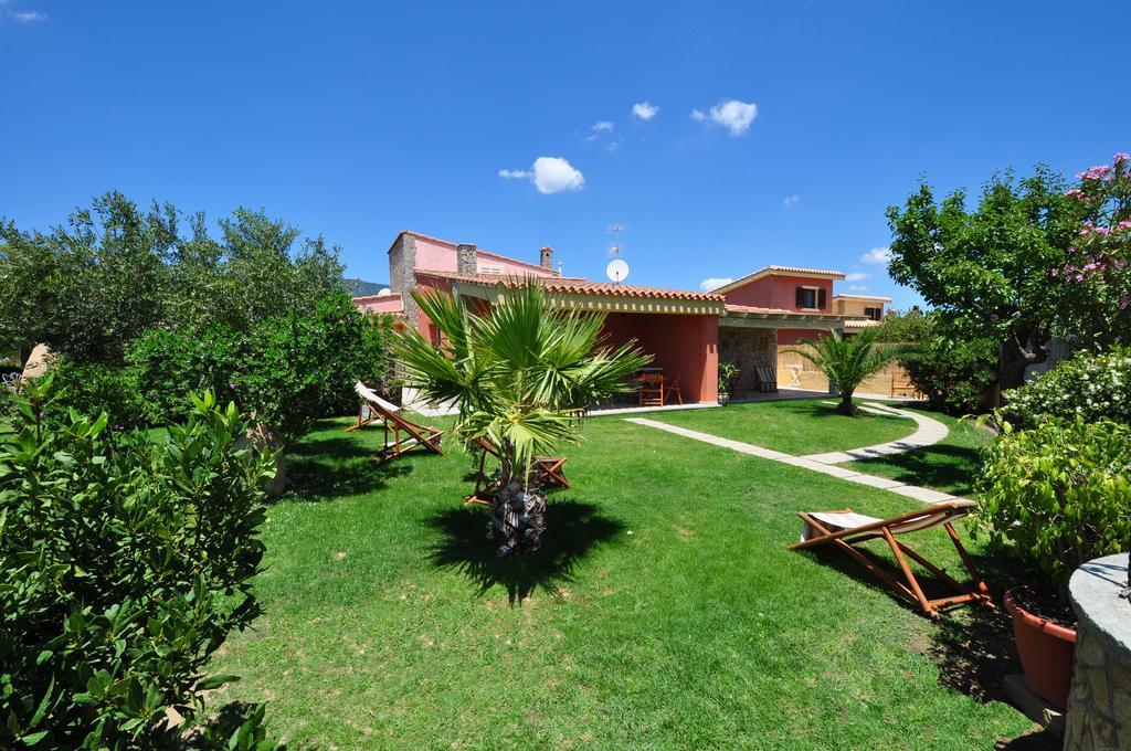 Affittacamere B&B La Villa Dei Graniti วิลลัสซีมีอุส ภายนอก รูปภาพ