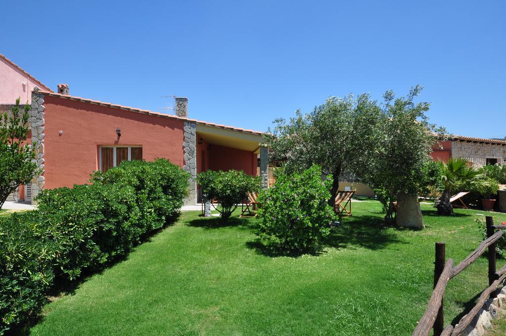 Affittacamere B&B La Villa Dei Graniti วิลลัสซีมีอุส ภายนอก รูปภาพ