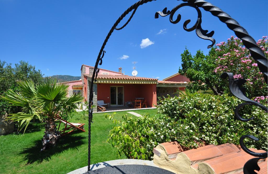 Affittacamere B&B La Villa Dei Graniti วิลลัสซีมีอุส ภายนอก รูปภาพ