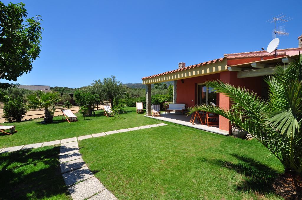 Affittacamere B&B La Villa Dei Graniti วิลลัสซีมีอุส ภายนอก รูปภาพ