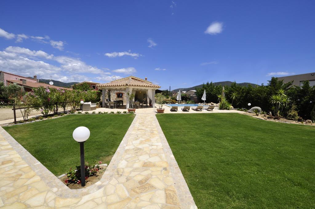 Affittacamere B&B La Villa Dei Graniti วิลลัสซีมีอุส ภายนอก รูปภาพ