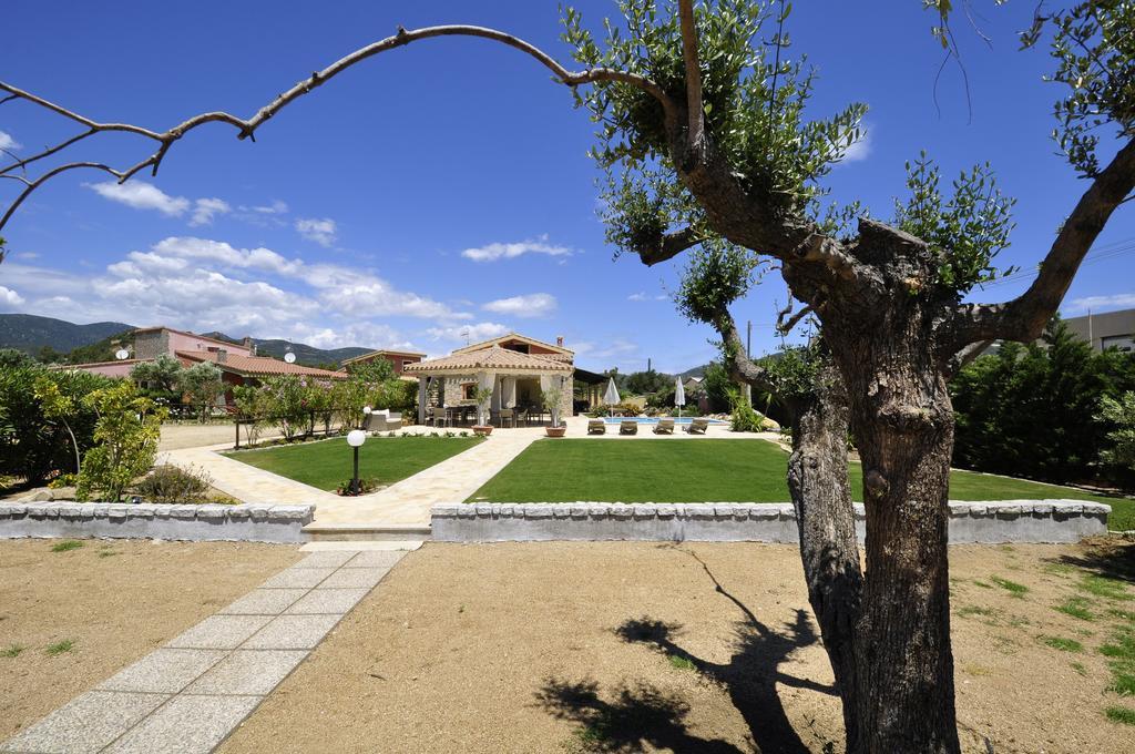 Affittacamere B&B La Villa Dei Graniti วิลลัสซีมีอุส ภายนอก รูปภาพ