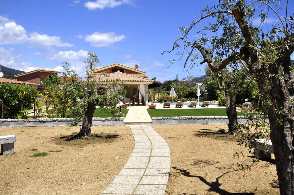 Affittacamere B&B La Villa Dei Graniti วิลลัสซีมีอุส ภายนอก รูปภาพ