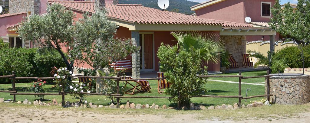 Affittacamere B&B La Villa Dei Graniti วิลลัสซีมีอุส ภายนอก รูปภาพ
