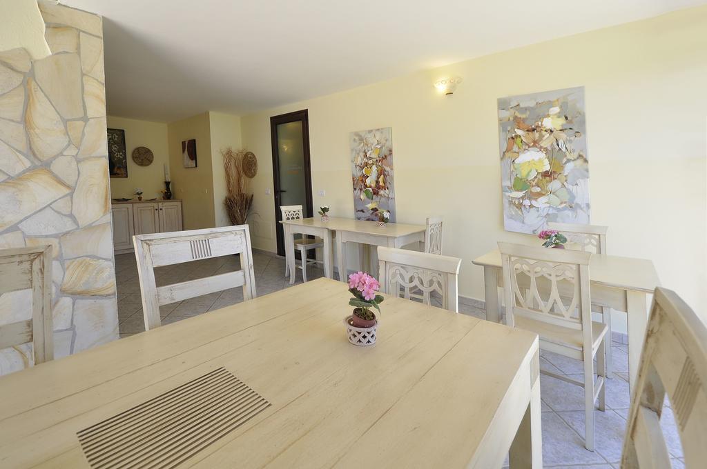 Affittacamere B&B La Villa Dei Graniti วิลลัสซีมีอุส ภายนอก รูปภาพ