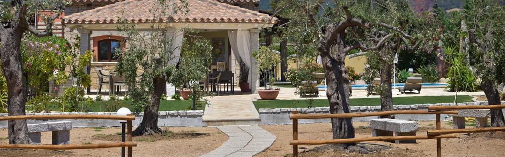 Affittacamere B&B La Villa Dei Graniti วิลลัสซีมีอุส ภายนอก รูปภาพ