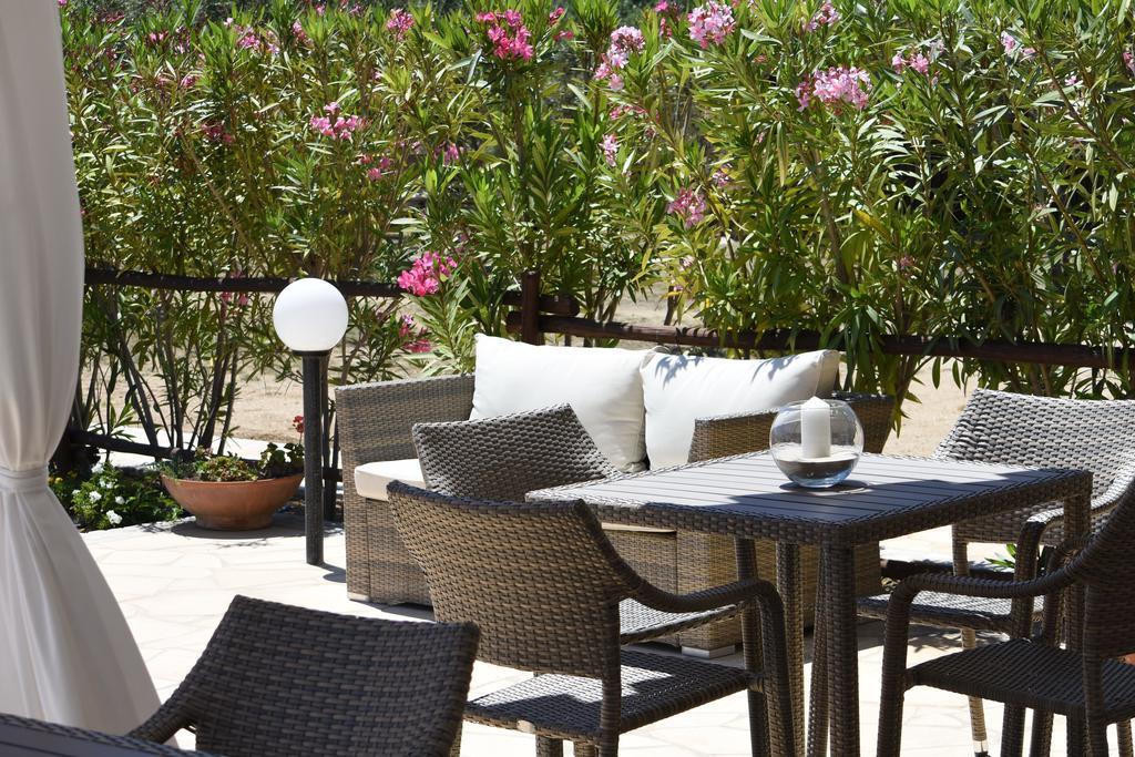 Affittacamere B&B La Villa Dei Graniti วิลลัสซีมีอุส ภายนอก รูปภาพ