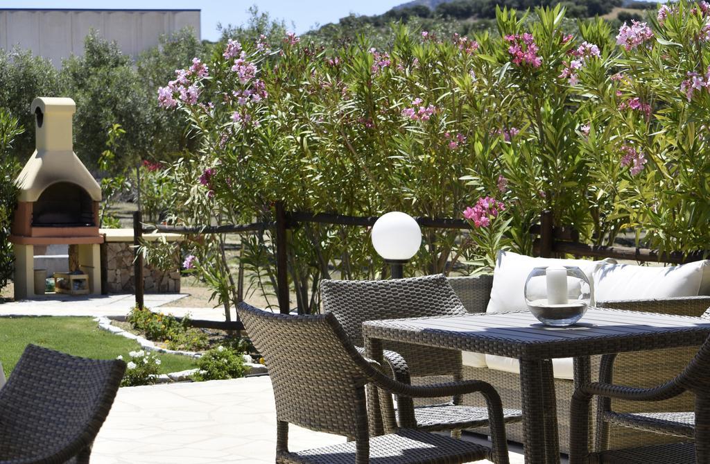 Affittacamere B&B La Villa Dei Graniti วิลลัสซีมีอุส ภายนอก รูปภาพ