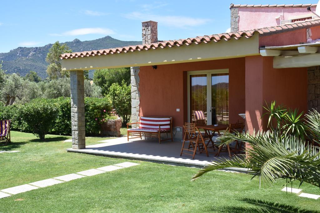 Affittacamere B&B La Villa Dei Graniti วิลลัสซีมีอุส ภายนอก รูปภาพ