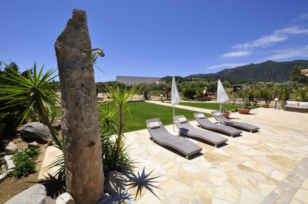 Affittacamere B&B La Villa Dei Graniti วิลลัสซีมีอุส ภายนอก รูปภาพ