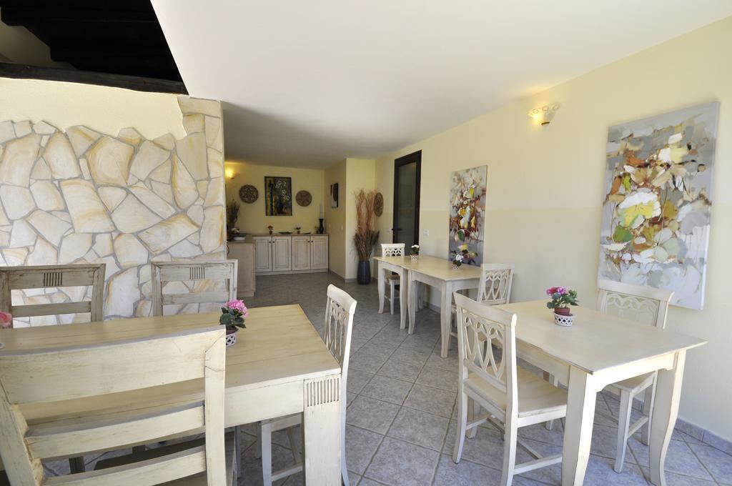 Affittacamere B&B La Villa Dei Graniti วิลลัสซีมีอุส ภายนอก รูปภาพ